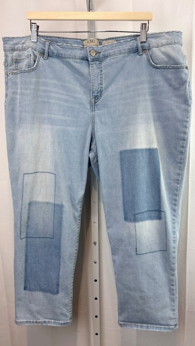 LOGO by Lori Goldstein 20WP Shadow Patch Boyfriend Jeans Zip Fly Light Wash Blue